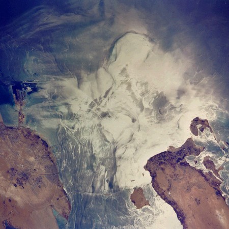 Massive oil slicks, Bahrain