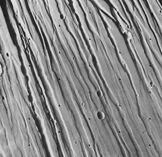 B/W image showing an example of fractured terrain on the surface of Mars.
